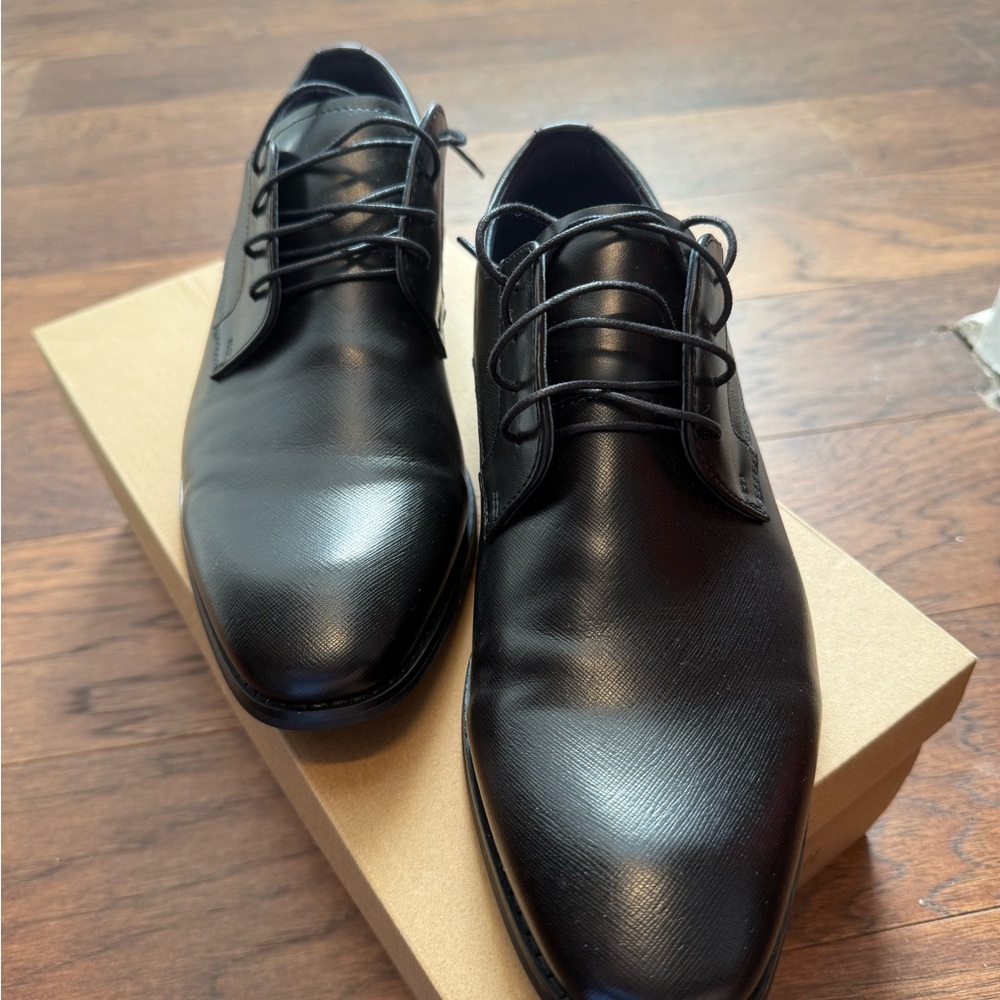 Steve Madden Black Leather Oxfords
